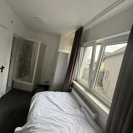 Main Crown Hotel